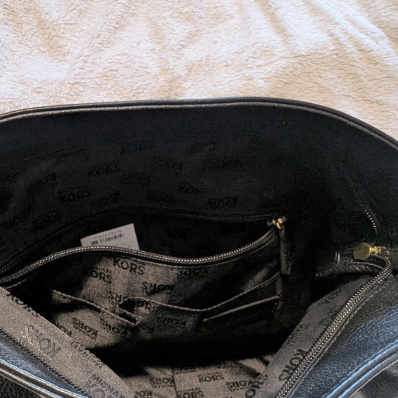 NWT Michael Kors Hudson Downtown Black Shoulder Bag with Gold Hardware - Picture 4 of 4